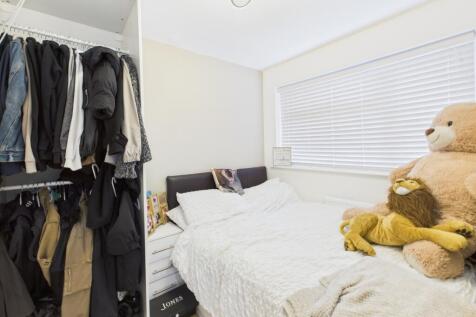 CAM03729G0-PR0159-STILL004