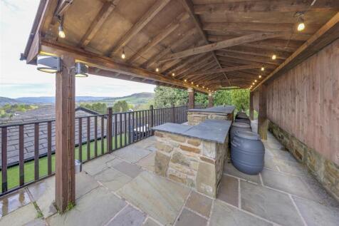 Covered Dining / Bar