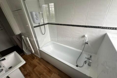 Flat 4 Weoley Court, 201 Gibbins Rd, West Midlands, B29 photo 3