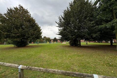 31 maylam gardens park.jpg