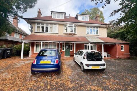 1-bed flat on PORTCHESTER ROAD, CHARMINSTER (P07907), £1,045/mo