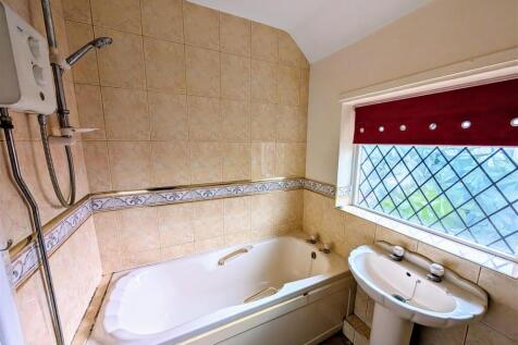 bathroom 2.jpg