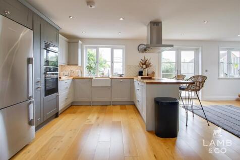 OPEN PLAN KITCHEN/LIVING