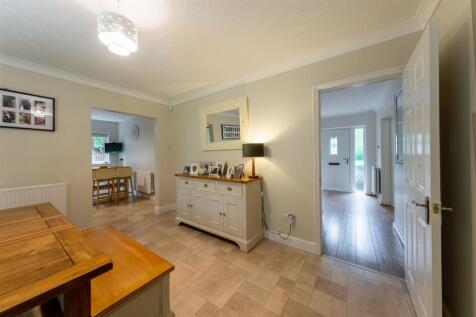 17 Woodham Close-012.jpg