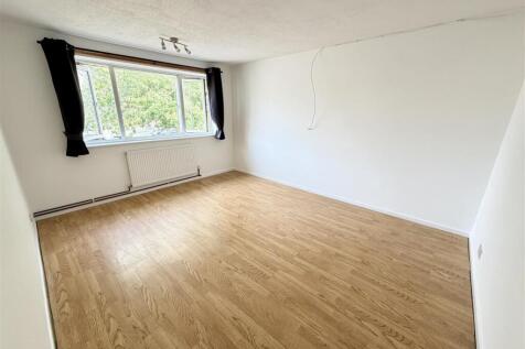 Briarswood Road, Upton photo 4