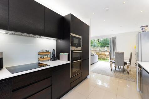 4 bed, 4 bath Terraced in leeds - Photo 4