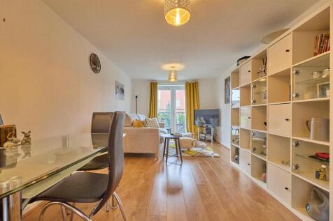 Lounge/Dining Area