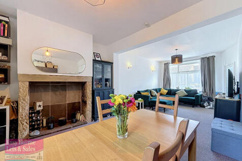 3-bed terraced on Blackburn Road, Wheelton, £1,275/mo