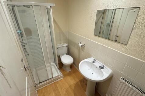 Flat 3, 32a Cliff Road Shower Room