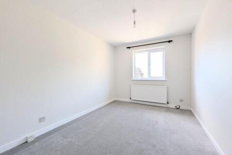 Comptons Court, Horsham, RH13 photo 4