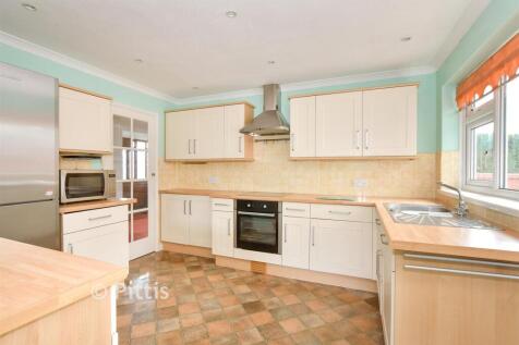 Kitchen/ Dining Room