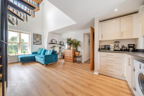 Sitting Room/Kitchen