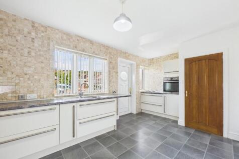 Ryshworth Avenue, Bingley, West Yorkshire photo 3