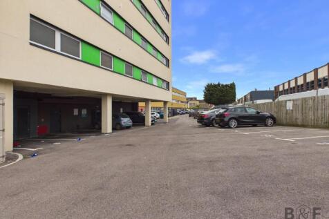 CAM03022G0-PR0127-STILL013.jpg