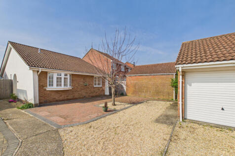 2 Bedroom Detached Bungalow for Sale