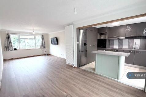 4-bed terraced on Thorn Walk, Sittingbourne, ME10, £1,550/mo