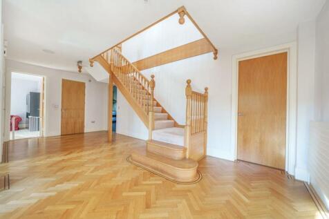 The Warren, Kingswood photo 3