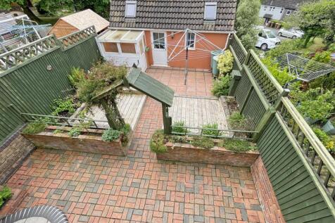 Hessary Drive 62 - Garden 3.jpg