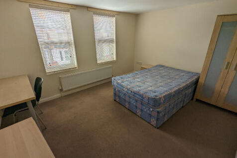St. Edwards Road, Reading, Berkshire, RG6 photo 4