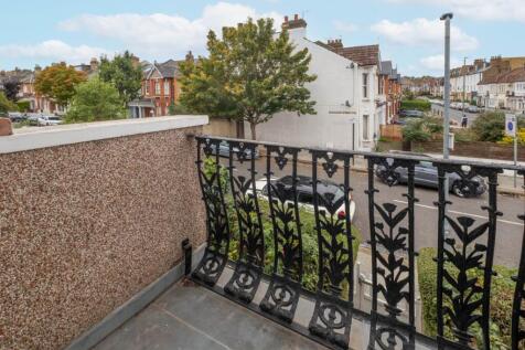 Replingham Road London SW18 photo 3
