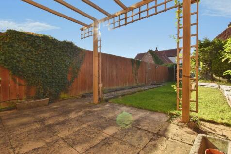 b95f2044-garden 20pergola.JPG