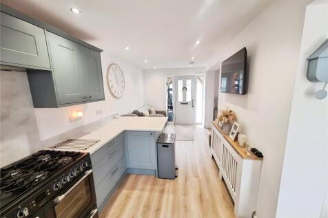 Kitchen/Sitting Area