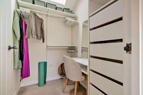 8664108-interior2...