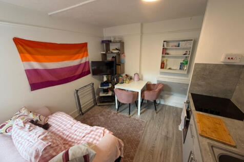 Lounge/Kitchen