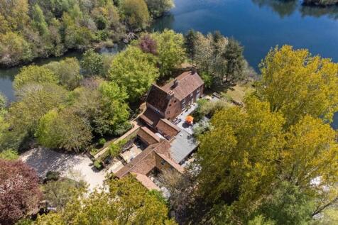 Arial view of a Luxury Norfolk Home next to a lake