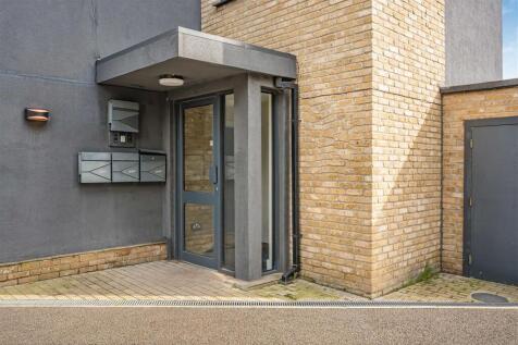 2 bed, 1 bath Flat in london - Photo 14