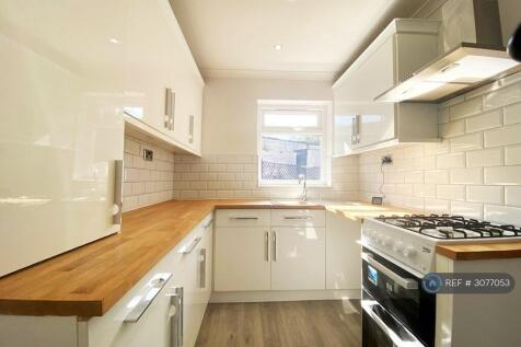 3 Bedroom Terraced in S71 1UF