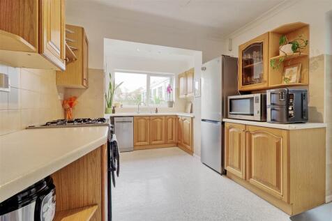 Kitchen 2.jpg