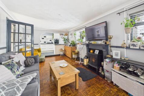 CAM05627G0-PR0004-STILL013