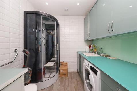 Utility/shower room