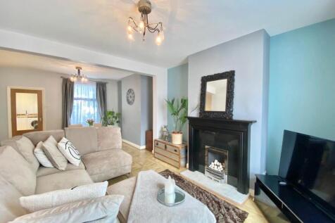 OPEN PLAN LOUNGE/DINING AREA