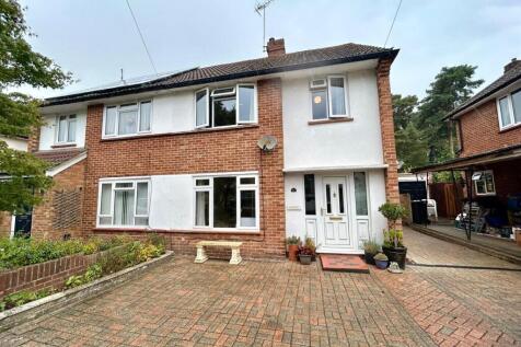 3 bed semi-detached house for rent in Ferndale Road, Church Crookham, Fleet, Hampshire, GU52