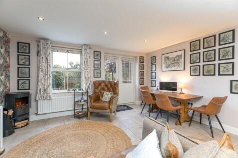 Sitting &amp; Dining Room