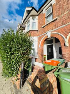Modern &amp; Spacious 2¿Bedroom Flat in East Ham on