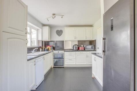 2 Mayflower Close, HP17 8QH-12.jpg