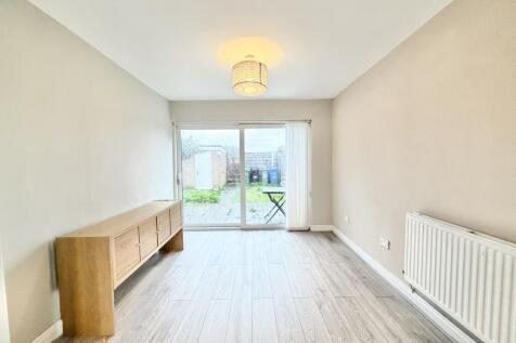 Buxton Crescent, Sale, Trafford photo 4