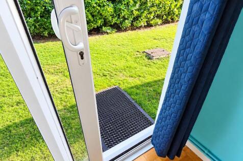 Direct access to the garden