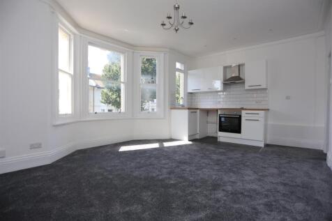 2,29 Westbourne Street loungekitch.JPG