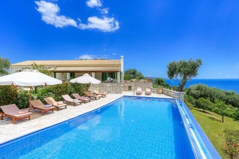 Pool, house and view