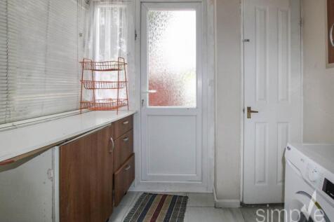 Cranford Drive, Hayes, Middlesex photo 4