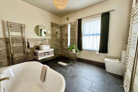 PHOTO-2025-04-07-20-10-49 (3).jpg