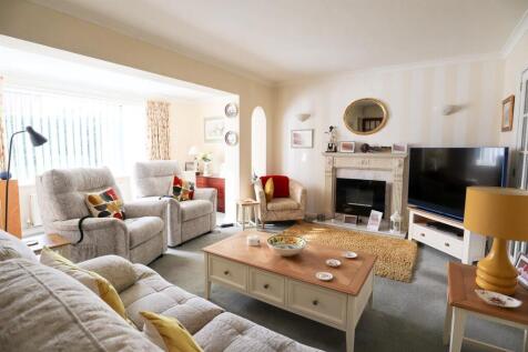 Living room (2).jpg