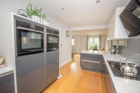 Kitchen pic 2.jpg