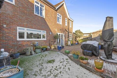 Orchard House, Pond Approach, HP15 6RH-11.jpg