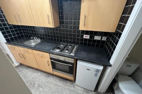 Stanningley Road, Leeds, West Yorkshire, LS12 photo 2