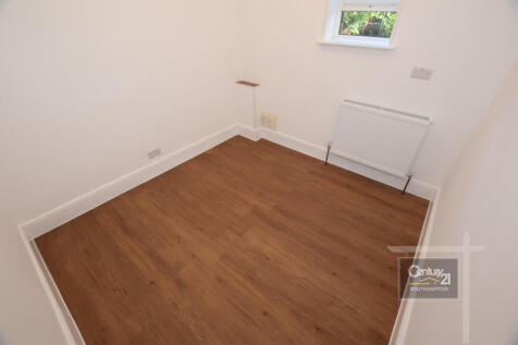 |Ref: R153737|, Leigh Road, Chandler's Ford, SO53 3AU photo 4